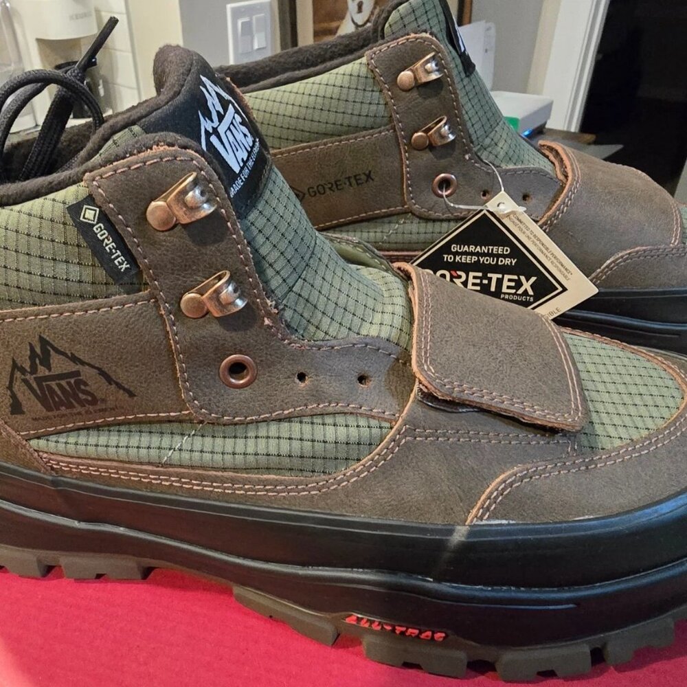 VANS MTE HALF CAB MOUNTAIN MID GORE TEX INSULATED BOOTS 2025 Men's Size 12 NEW